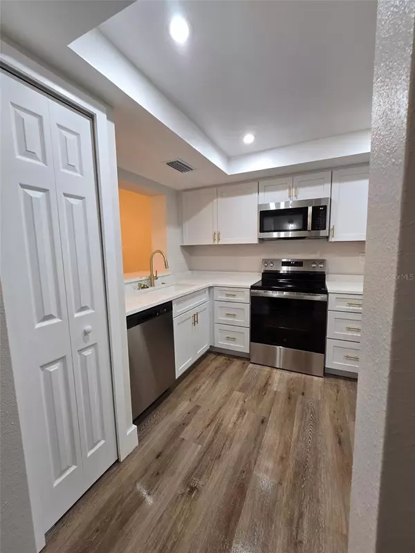 St Petersburg, FL 33710,Address not disclosed