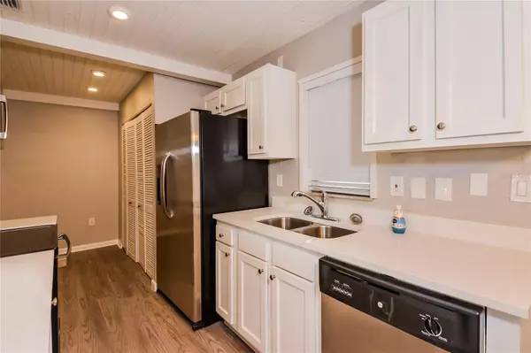 Sarasota, FL 34232,2426 STRATFORD DR