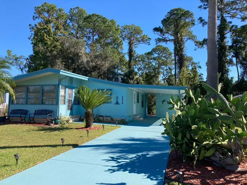 2824 MANATEE RD, Tavares, FL 32778