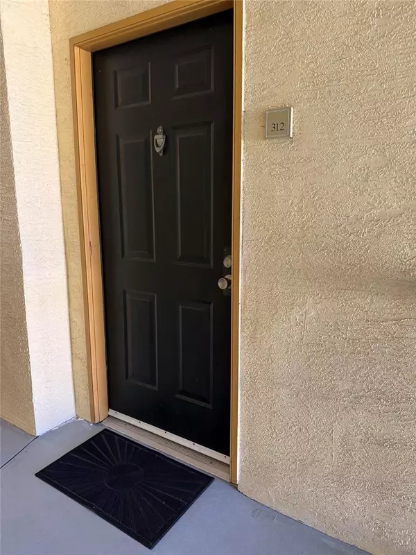 Tampa, FL 33624,5602 PINNACLE HEIGHTS CIR #312