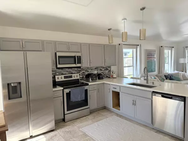 Largo, FL 33774,13272 HELM ST