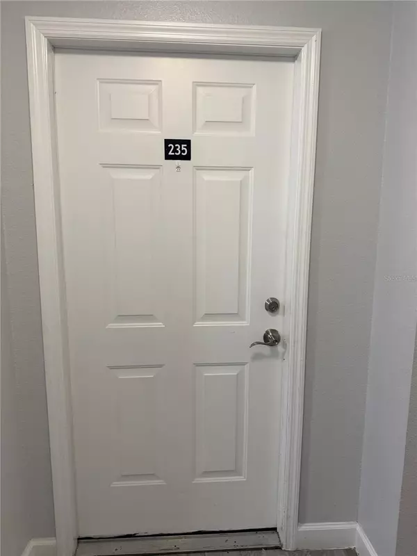 Orlando, FL 32809,2121 MCCOY RD #235