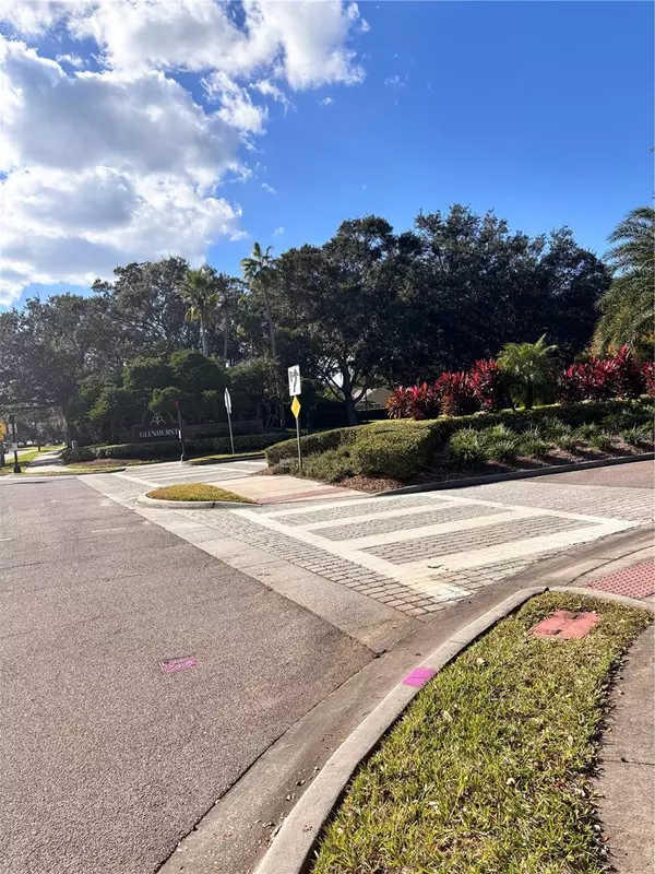 4825 CHAROWEN DR, Orlando, FL 32837