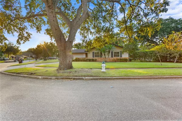 Winter Park, FL 32792,2743 MERRIE OAKS RD