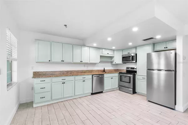 St Petersburg, FL 33707,555 62ND ST S #112