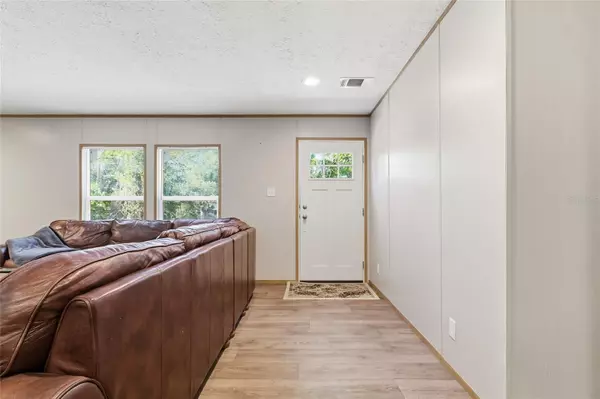 Paisley, FL 32767,25800 BLUE LAKES DR