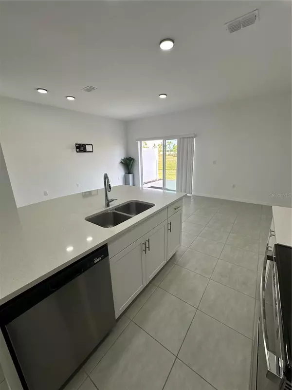 Palmetto, FL 34221,5924 WHETSTONE CT