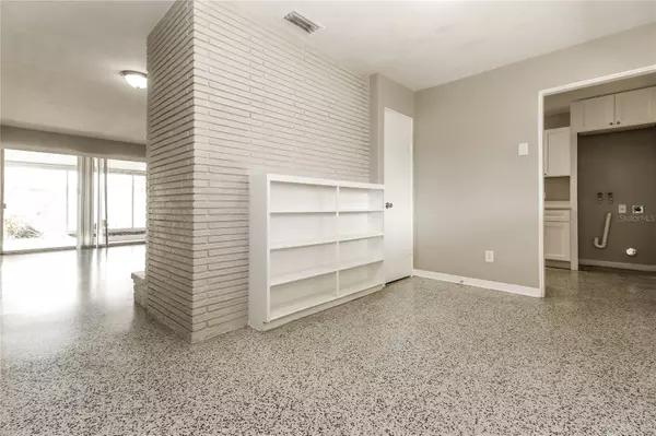 St Petersburg, FL 33703,4036 OVERLOOK DR NE