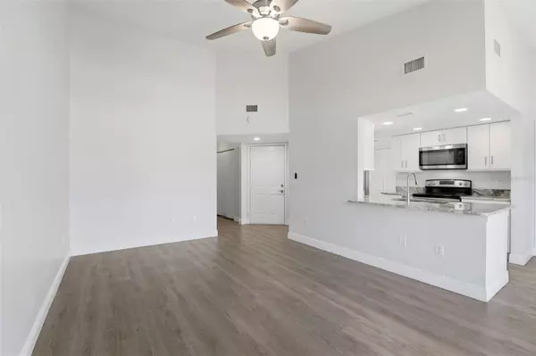 Orlando, FL 32825,1362 STEARMAN CT #20