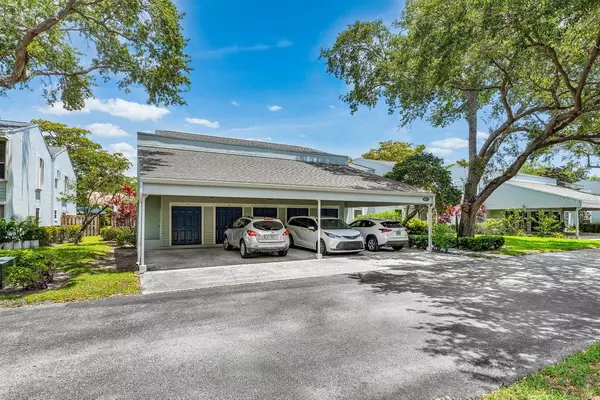 Boca Raton, FL 33433,6157 OLD COURT RD #225
