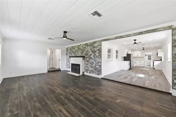 St Petersburg, FL 33702,8301 RIVERSIDE DR NE