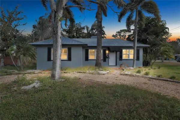 8301 RIVERSIDE DR NE, St Petersburg, FL 33702