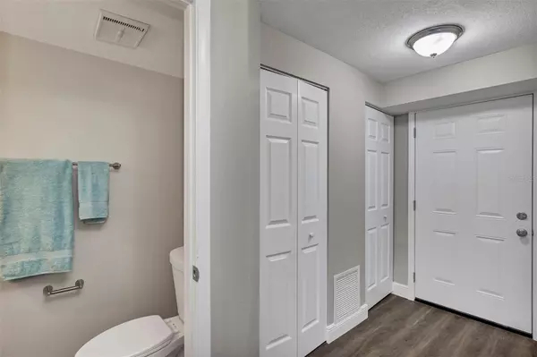 Orlando, FL 32808,4904 SILVER OAKS VLG #C