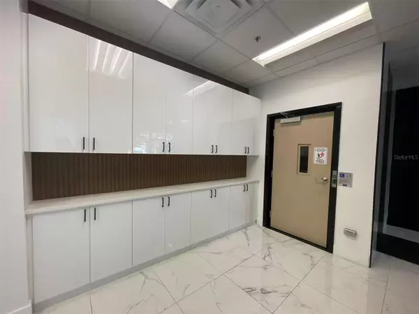 Orlando, FL 32819,7075 KINGSPOINTE Pkwy #9