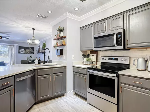 Orlando, FL 32811,4835 WALDEN CIR #10