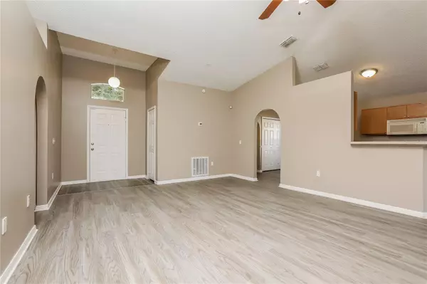 Eustis, FL 32726,977 VANDERBILT DR