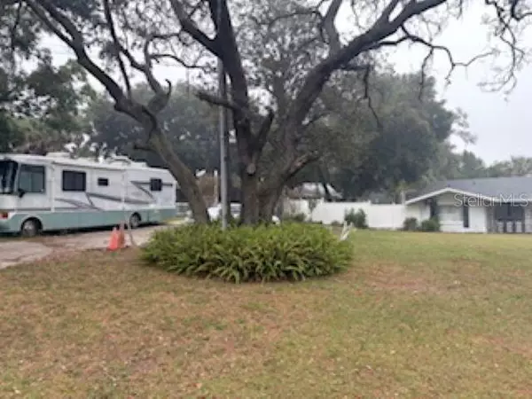 1505 E CROOKED LAKE DR, Eustis, FL 32726