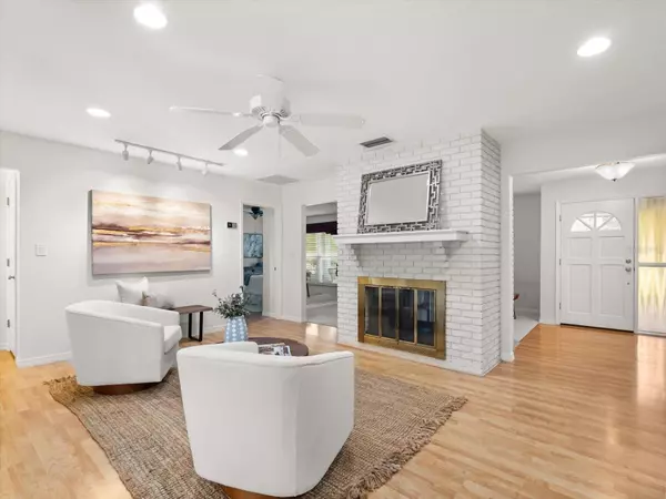 Longwood, FL 32779,300 SWEETWATER BAY CT