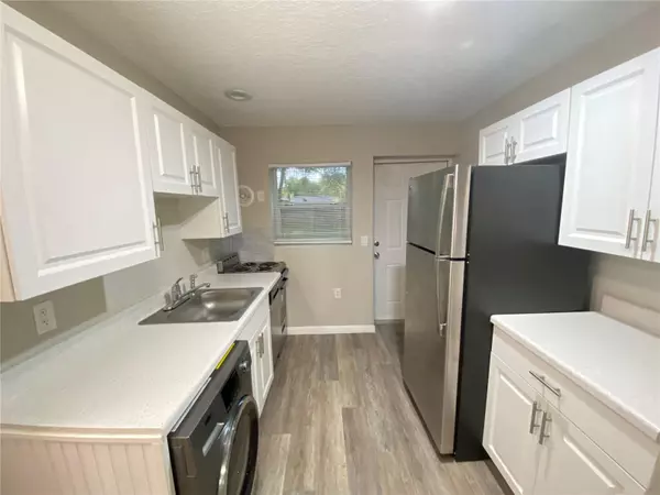 Eustis, FL 32726,1110 BATES AVE #102