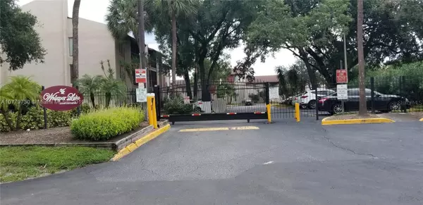 Tampa, FL 33614,3824 N LAKE DR #108