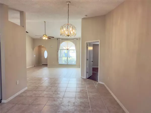 Sarasota, FL 34243,5805 HELEN WAY