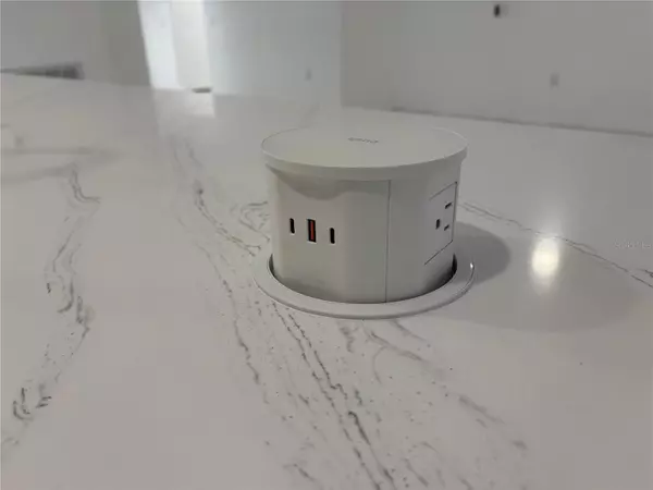 Kissimmee, FL 34743,2403 QUEENSWOOD CIR