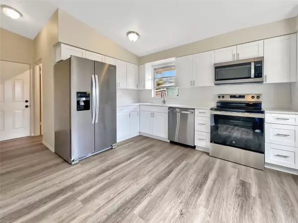 Bradenton, FL 34207,5812 22ND ST W