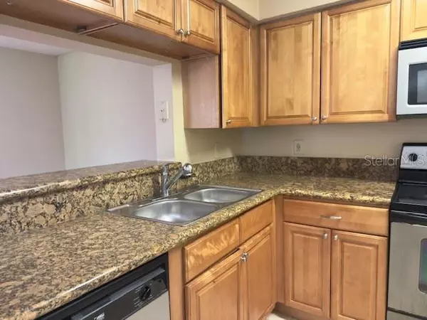 Altamonte Springs, FL 32714,208 AFTON SQ #307