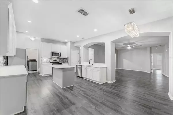 Oakland, FL 34787,207 LARGOVISTA DR