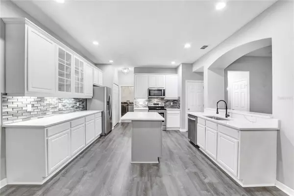 Oakland, FL 34787,207 LARGOVISTA DR