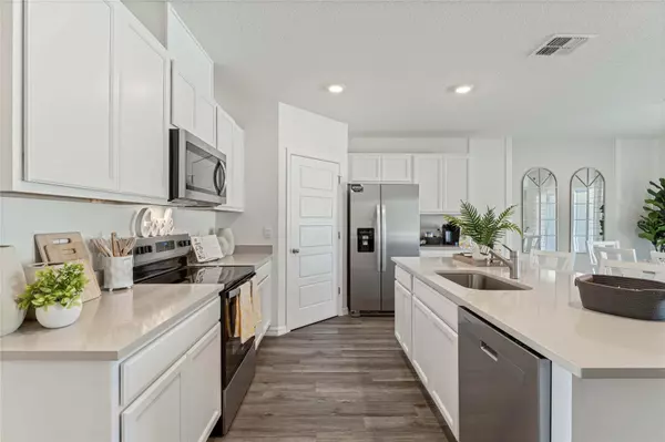 Lakeland, FL 33810,8553 CAPE FOX CV