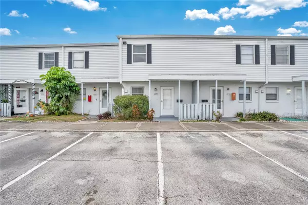 1824 AMBERLY AVE #T8, Orlando, FL 32822