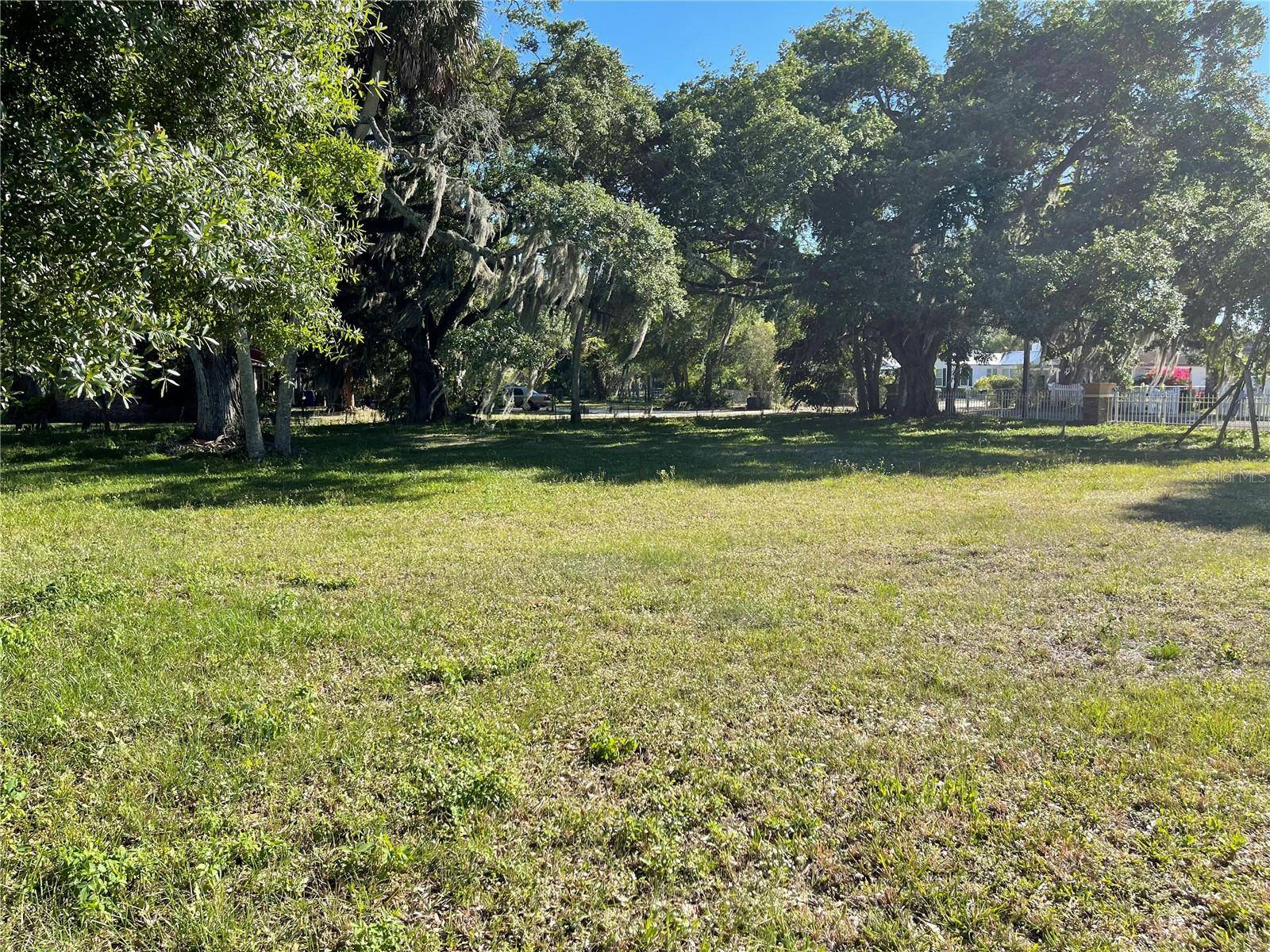 Okeechobee, FL 34974,906 SE 11TH ST SE