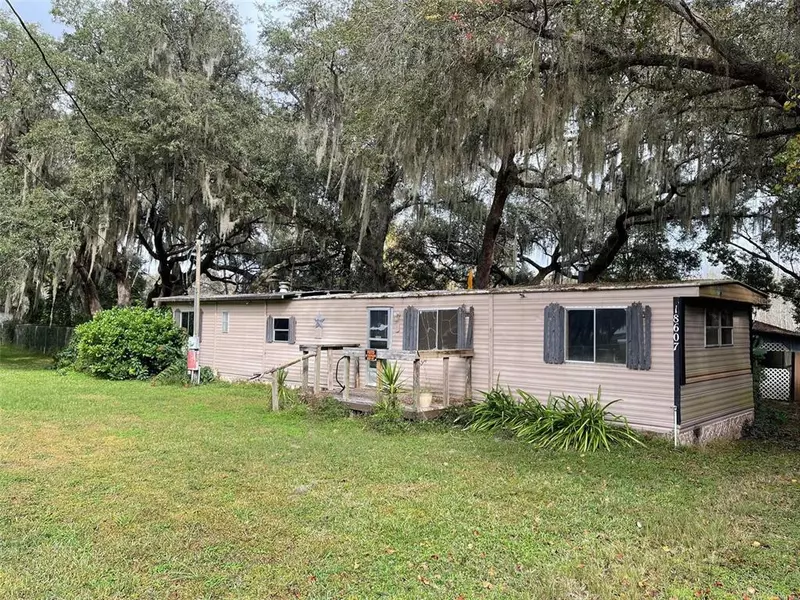 18607 SE 50TH ST, Ocklawaha, FL 32179