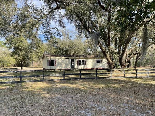 13611 SE HWY 464C, Ocklawaha, FL 32179