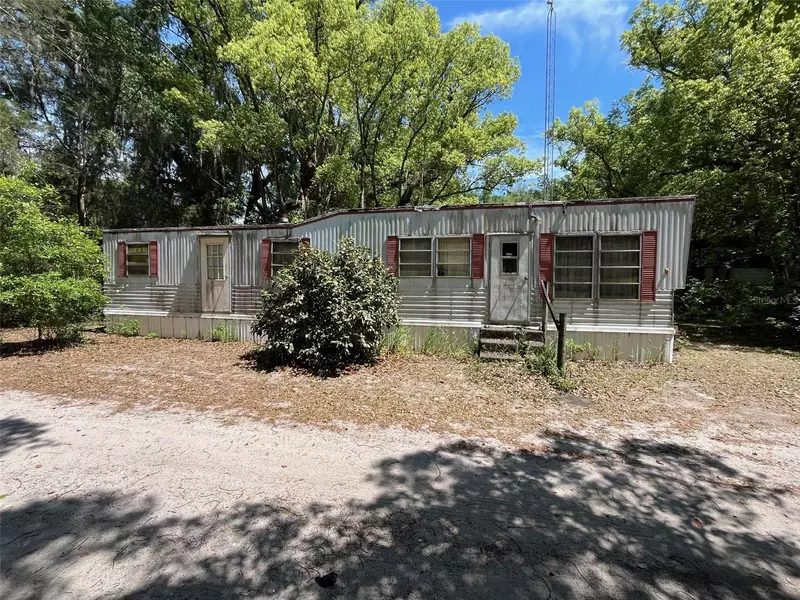 13894 SE HWY 464C, Ocklawaha, FL 32179