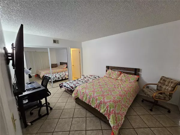 Ocala, FL 34472,8208 FAIRWAYS CIR #B101