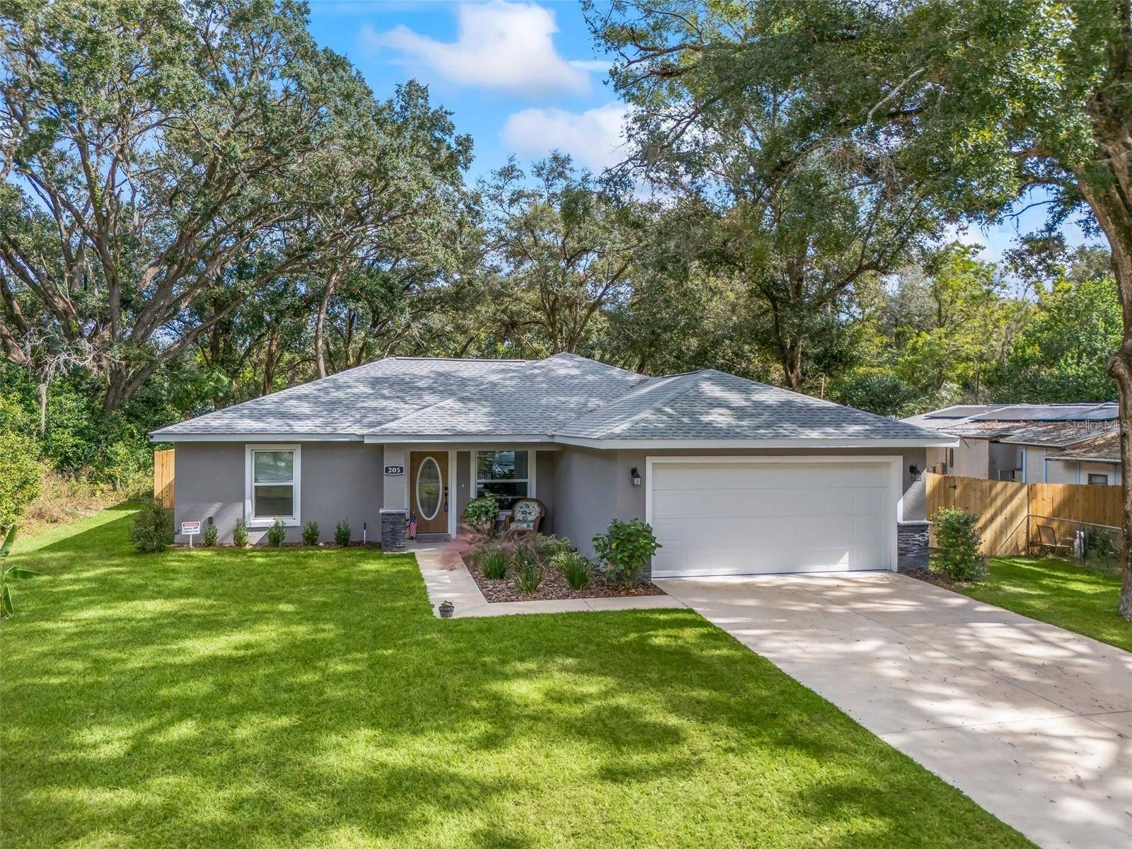 205 BREVARD AVE, Lady Lake, FL 32159