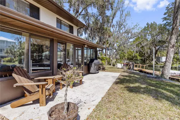 Crystal River, FL 34429,1637 SE PARADISE CIR W #101