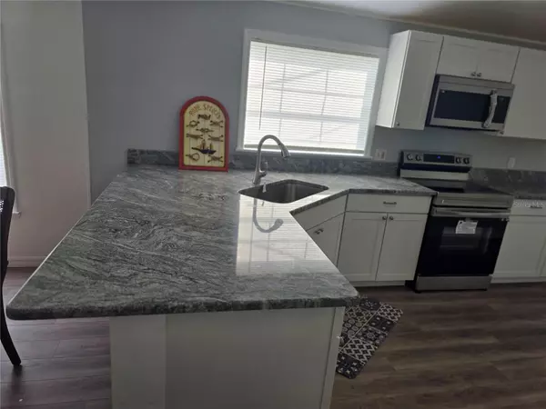 Satsuma, FL 32189,119 WALT LN