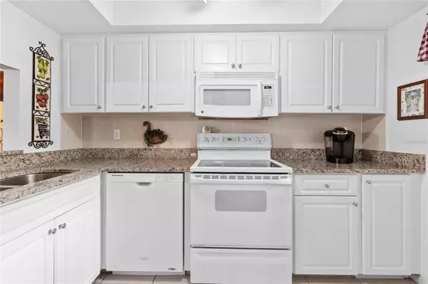 Sarasota, FL 34232,2756 CLUBHOUSE DR #101