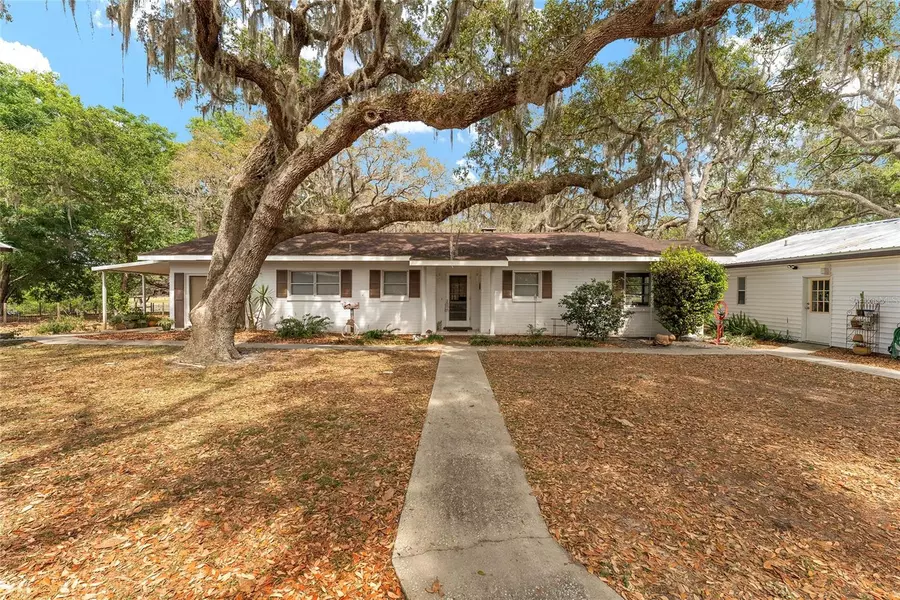 18027 SE 90TH ST, Ocklawaha, FL 32179