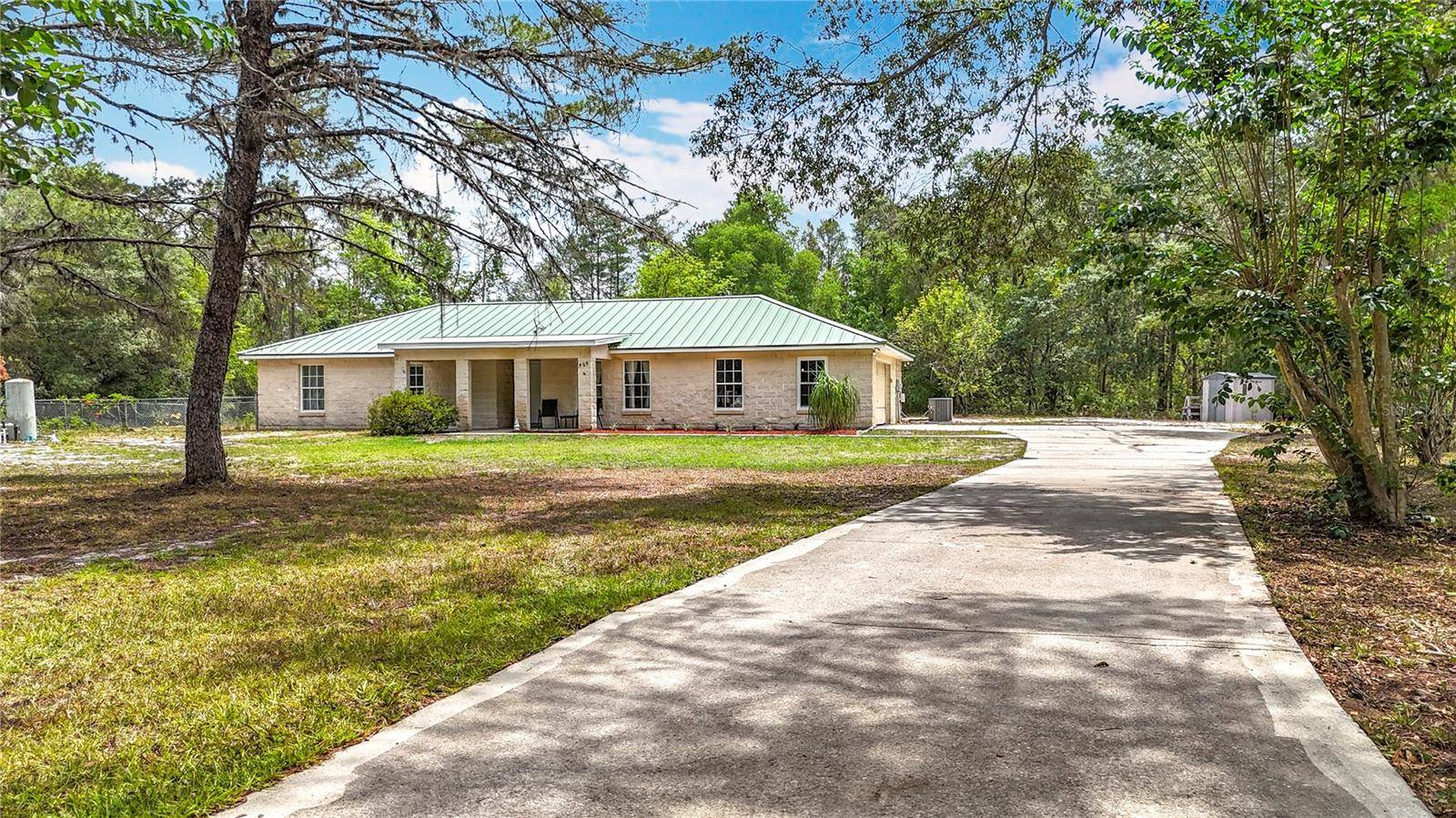 505 FISHER RD, Ocklawaha, FL 32179