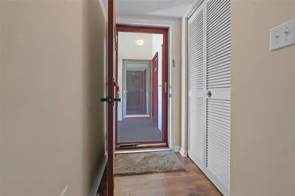 Ocala, FL 34472,688 MIDWAY DR #B