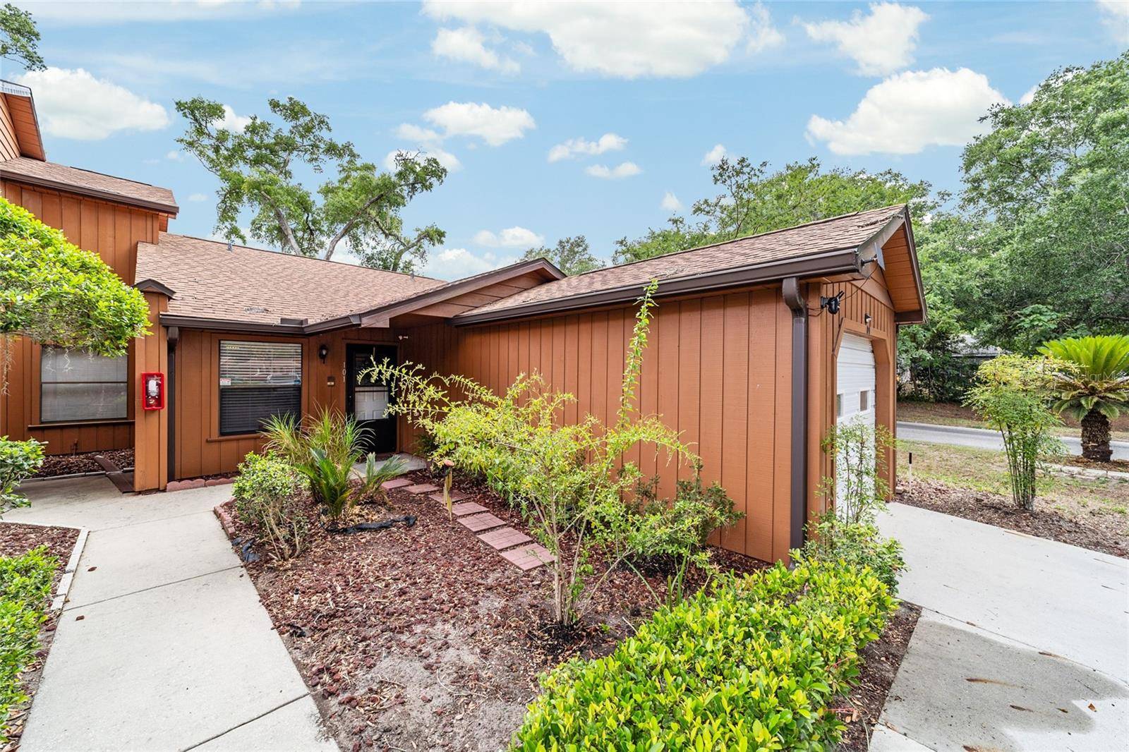 Ocala, FL 34470,2701 NE 10TH ST #101