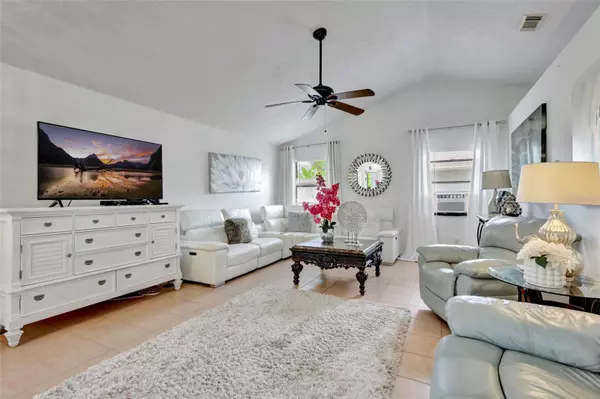 Port St Lucie, FL 34983,502 SE GUAVA TER