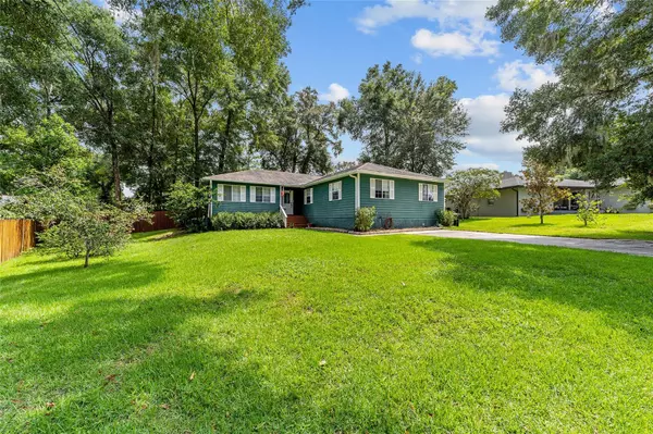 Ocala, FL 34472,19 CHERRY LN