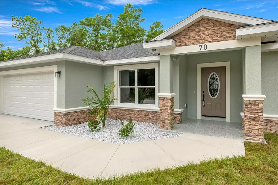 70 BAY DR, Ocklawaha, FL 32179
