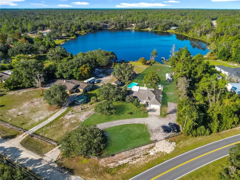 11740 SE 169TH AVENUE RD, Ocklawaha, FL 32179