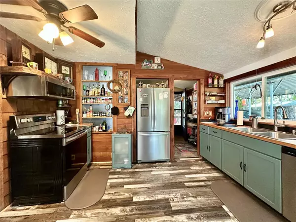 Fanning Springs, FL 32693,9240 CAROLINA WAY